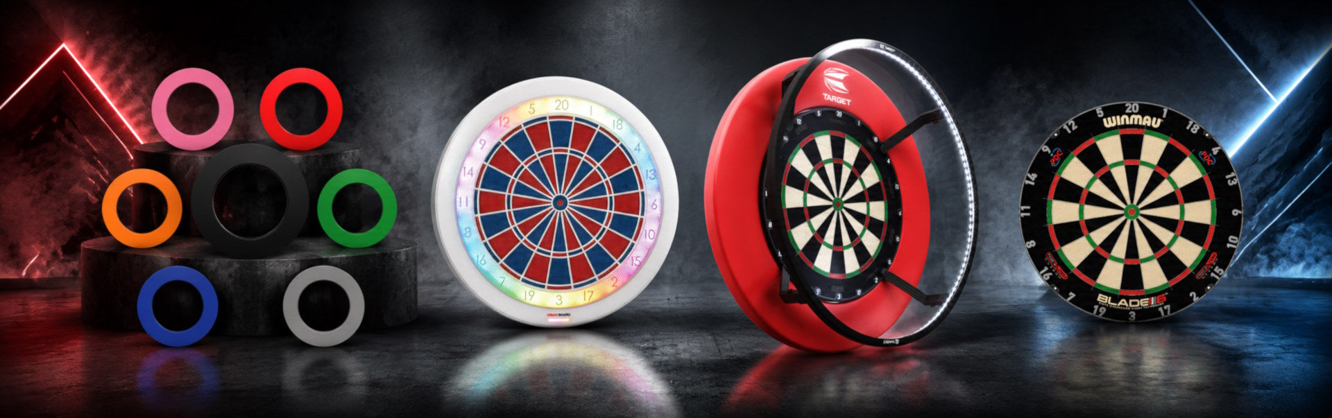 Dartscheibe mit Pfeilen im Bullseye