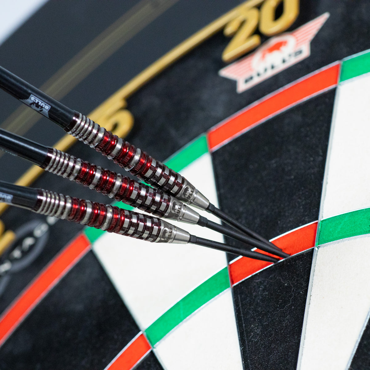 Bulls Smoke Red Flare CP Steel Dart